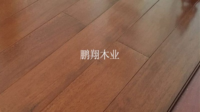 复合地板与瓷砖：耐久性对决，谁更胜一筹？**
