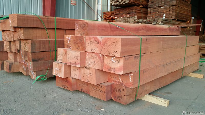地板安装师傅上门费用通常由以下几个部分构成：
